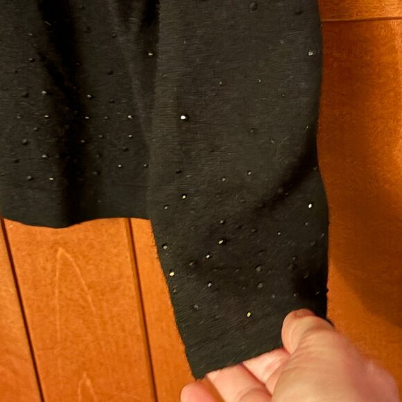 In Cashmere Sz L 100% Cashmere Black Sweater with Decoritive Sparklng accents - Picture 8 of 12